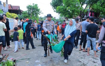 Polisi dan Warga Sidrap Turun Bersama Bersihkan Irigasi, Lawan Sampah Penyebab Banjir