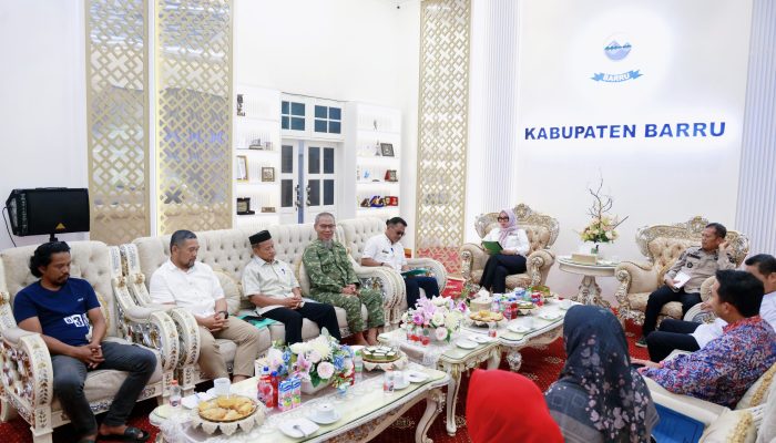 BRI Kucurkan Rp300 Juta, Pemkab Barru Dorong Pengembangan Wisata Pasir Putih Batupute