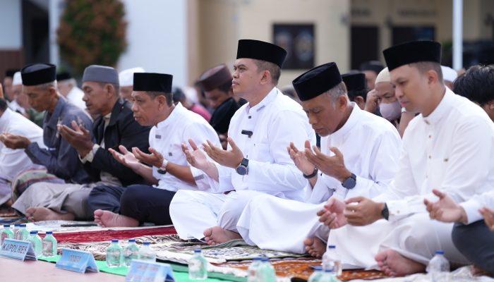 Shalat Idul Adha 1447H Bersama Warganya, Kapolres Sidrap Apresiasi Capaian Ekonomi Daerah