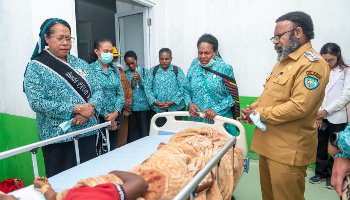 Menyapa Pasien dan Menata Masa Depan Kesehatan, Wilem Wandik Perjuangkan RSUD Tolikara Jadi Rumah Sakit Rujukan