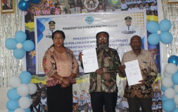 Teken Hibah Pendidikan, Bupati Willem Wandik Perkuat Pondasi Generasi Unggul Tolikara