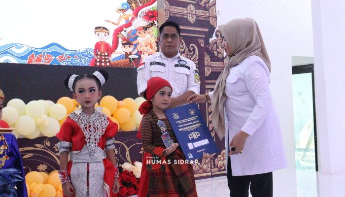 Pentas Kreativitas Meriahkan Pelepasan Angkatan VI PAUD Negeri Percontohan Sidrap, Wabup Nurkanaah Titip Pesan untuk Generasi Emas