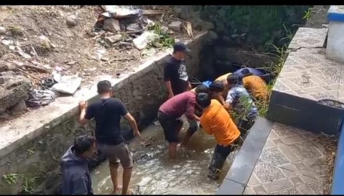 Firman Turun Langsung Bantu warga Melakukan Pembersihan Saluran Irigasi di Desa Sereang dan Kanie
