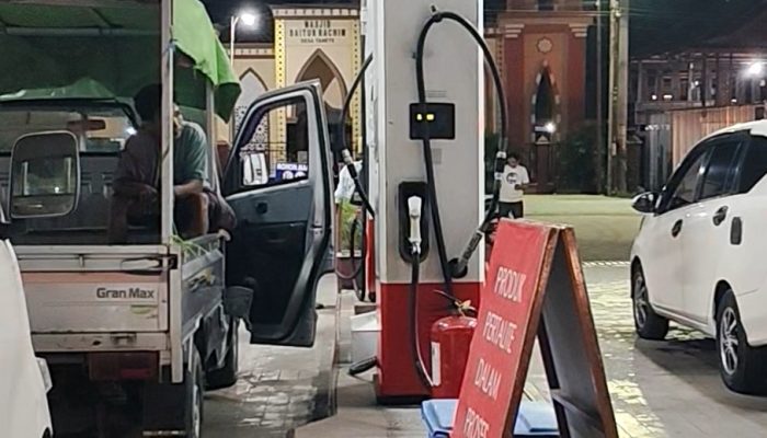 SPBU Tanete Sidrap Dikeluhkan, Pengendara Terlantar di Tengah Antrean Panjang Tanpa Pelayanan
