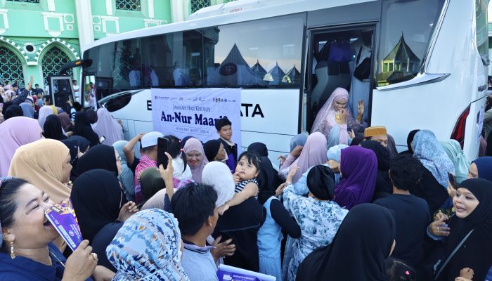 Tangis Haru dan Sujud Syukur Sambut Kepulangan 105 Jamaah Haji Khusus An-Nur Maarif di Sidrap