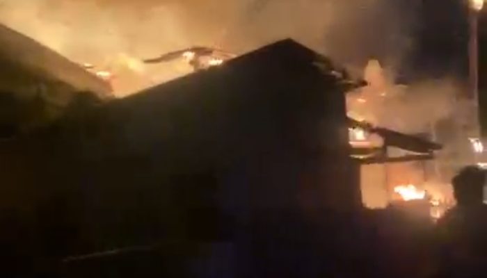 Rumah Baru Tinggal Kenangan, Si Jago Merah Luluhlantakkan Hunian Laompo di Baula Sidrap dalam Hitungan Menit
