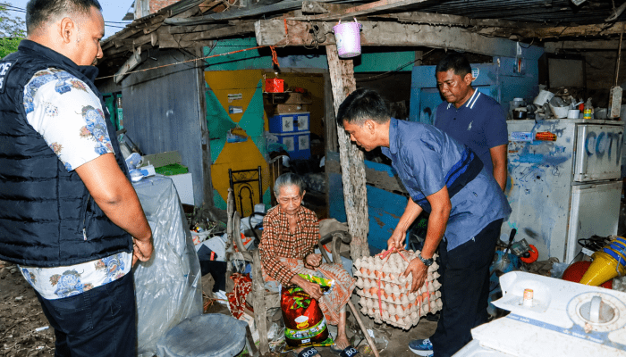 Polres Sidrap Berbagi, Nenek Sumi Terharu Terima Bantuan Sembako dari Polisi