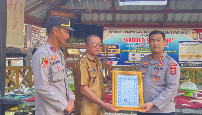 Kunjungan Ditbinmas Polda Sulsel, Pos Satkamling Cahaya Mandiri Desa Lagading Terima penghargaan,