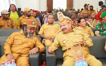 John Tabo dan Willem Wandik, Dua Pemimpin yang Dicintai Rakyat: Menyatukan Papua Pegunungan Lewat Iman, Kasih, dan Persaudaraan