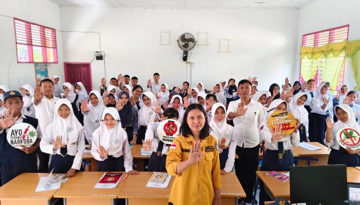 Polisi Tanamkan Semangat “Narkoba No, Prestasi Yes” kepada Ratusan Siswa Baru SMKN 1 Sidrap