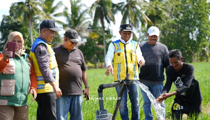 Bupati Sidrap Terobos Sawah hingga Malam, Susuri Irigasi dan Pastikan Air Tetap Mengalir untuk Petani