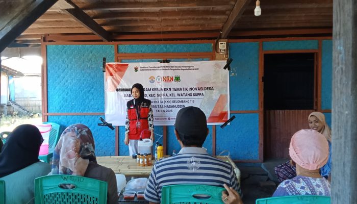 Mahasiswa KKN-T Inovasi Desa 116 Unhas Gelar Demonstrasi Pembuatan Pupuk Organik Cair dari Sabut Kelapa di Kelurahan Watang Suppa