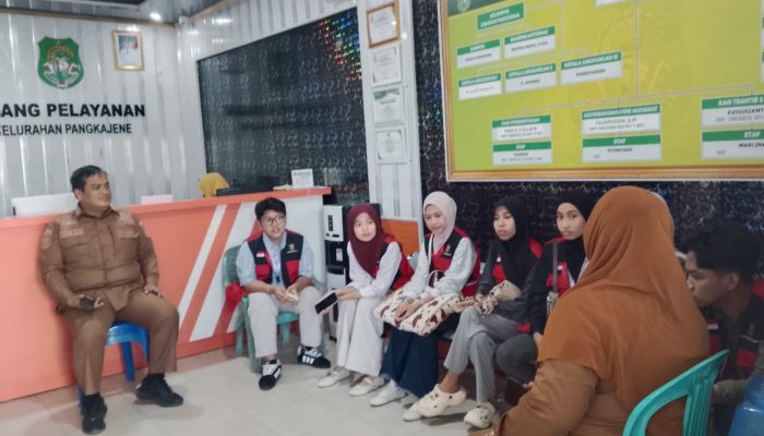 Mahasiswa KKN PK 69 Unhas Koordinasi dengan Lurah Pangkejene Terkait Program Kerja.