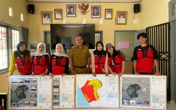 Mahasiswa KKN-T Unhas Lakukan Pemetaan Fasilitas Umum dan Tingkat Kerawanan Tsunami di Desa Lotang Salo.