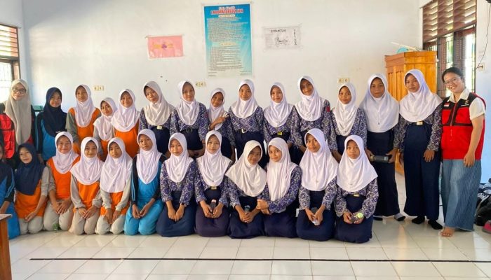 Friska Novita Sari Mahasiswa KKN Profesi Kesehatan Unhas Gelar Edukasi dan Skrining LILA, Cegah KEK Sejak Dini di SMPN Satap 9 Barru