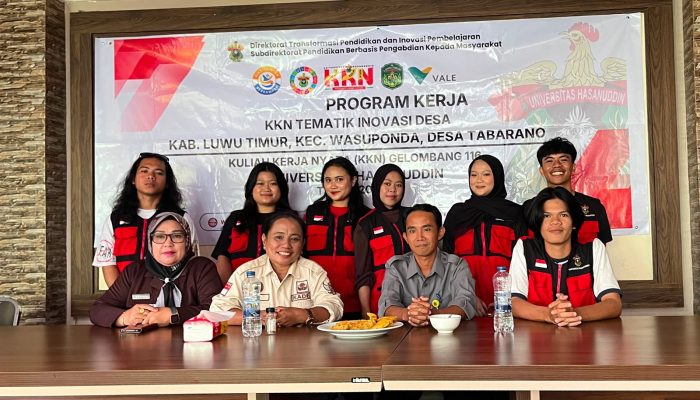 Elva Bonita Nathania Salempang Mahasiswa KKN Unhas Manfaatkan Limbah Kulit Nanas Menjadi Lilin Aromaterapi di Desa Tabarano, Luwu Timur