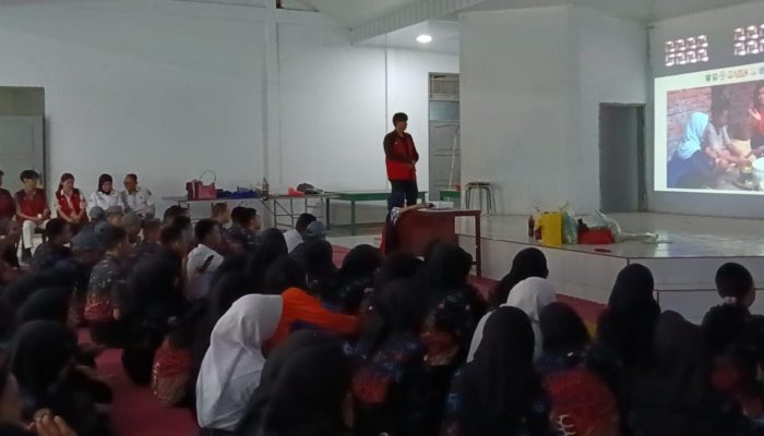 Siswa SMAN 6 Makassar Antusias Ikuti Pelatihan dan Praktik Pembuatan Kompos Bersama Mahasiswa KKNT 116 Unhas