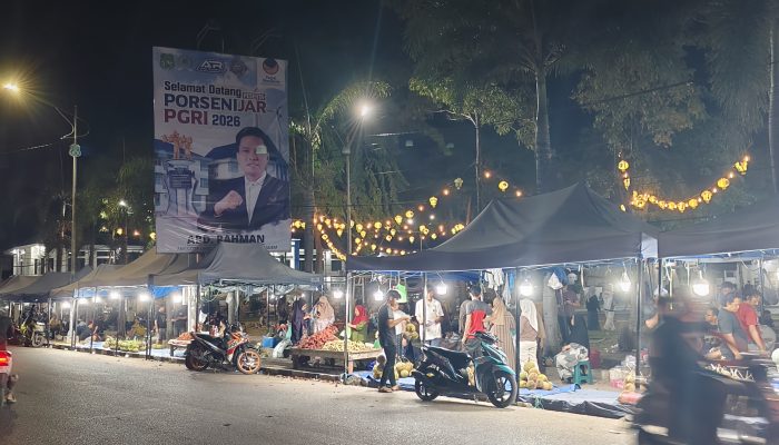 Puluhan Ribu Peserta Porsenijar PGRI Sulsel, Pedagang Buah di Sidrap Kebanjiran Pembeli: “Alhamdulillah, Rezeki Mengalir”