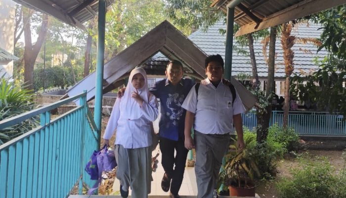 Hari Pertama Sekolah, Aksi Bupati Sidrap Antar Anak Tuai Perhatian: Tebar Inspirasi Lewat Gerakan Ayah Mengantar