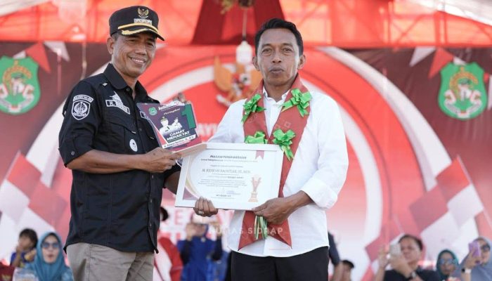 Tellu Limpoe Berbenah, Bupati Sidrap Resmikan Jalan Bersih dan Kagum Karnaval HUT RI