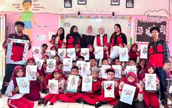Andi Meutia Inayah Salsabila, Mahasiswi Psikologi KKN-T Unhas Hadirkan “GERAK BUMI” di SDN 238 Mallaulu Luwu Timur.