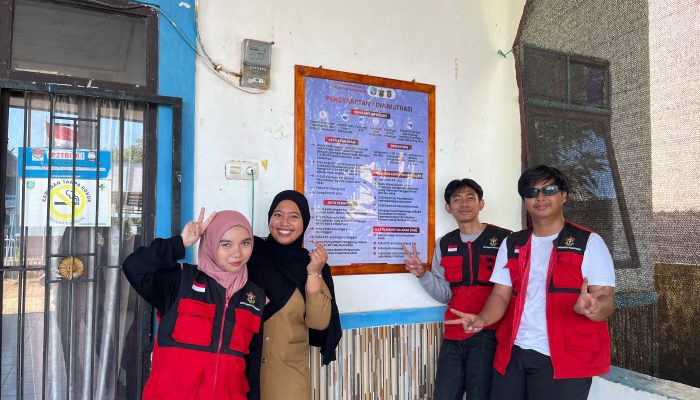 Mahasiswa KKN-T Inovasi Desa Gelombang 116 Hadirkan Papan Informasi untuk Tingkatkan Transparansi Pelayanan Publik di Desa Kanaungan