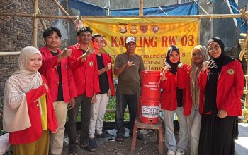 Nur Fadillah Mahasiswi KKN 116 Unhas Buat Ember Tumpuk untuk Pemanfaatan Sampah Organik.