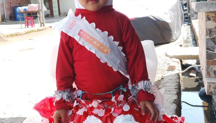 Raise Athiya Ahmad Tampil Cantik dengan Kostum Daur Ulang di Karnaval HUT RI ke-81