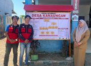 Dorong Keterbukaan Informasi, Mahasiswa KKN Pasang Papan Informasi di Desa Kanaungan.