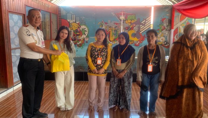 Semarak HUT Ke-81 RI, Rutan Sidrap Berbagi Sembako untuk Keluarga WBP