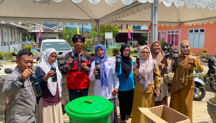 Mahasiswa KKNT Unhas Gelombang 116 Kembangkan Alat Komposter di Desa Puncak Indah.