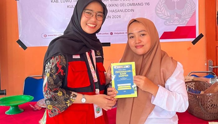 Maharani Dwi Salianty, Mahasiswi KKN-T 116 Unhas Gelar Sosialisasi pengelolaan sampah berbasis bank sampah, di Desa Balambano.