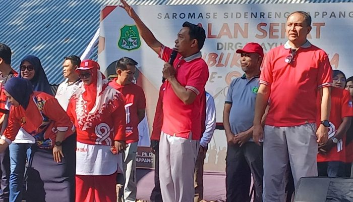 Jalan Sehat HUT RI ke-81 dan Pelepasan KKN UNHAS, Bupati Sidrap Ajak Mahasiswa Beri Dampak Nyata