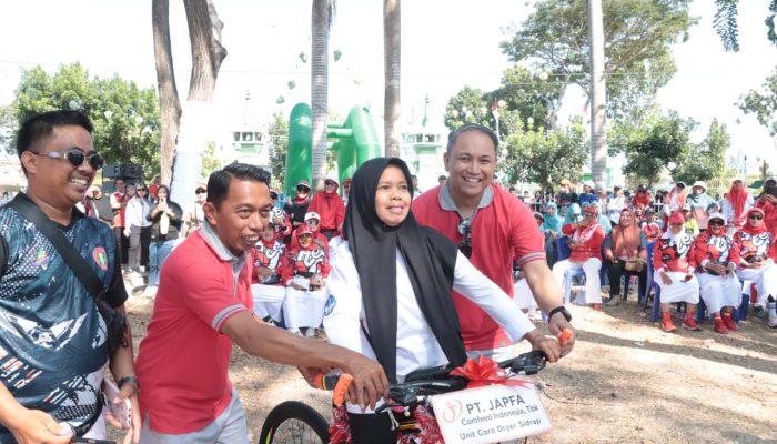Semarak HUT RI ke-81, Kapolres Sidrap Jalan Sehat Bersama Ribuan Warga