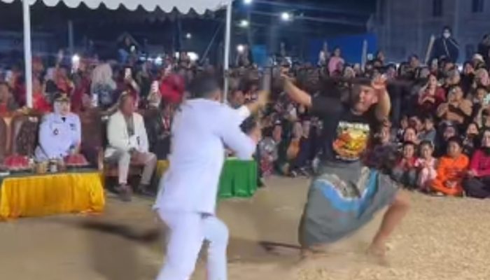 Syaharuddin Alrif Turut Sere Padendang, Penutupan Panggung Seni HUT RI ke-81 di Watang Pulu Makin Semarak
