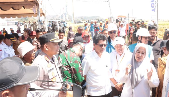 Water Cannon Turun ke Sawah, Wagub Sulsel Apresiasi Terobosan Polres Sidrap
