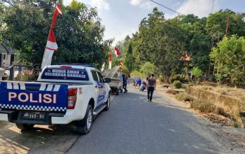Satlantas Polres Enrekang Buat Zebra Cross Di Depan SDN Penja