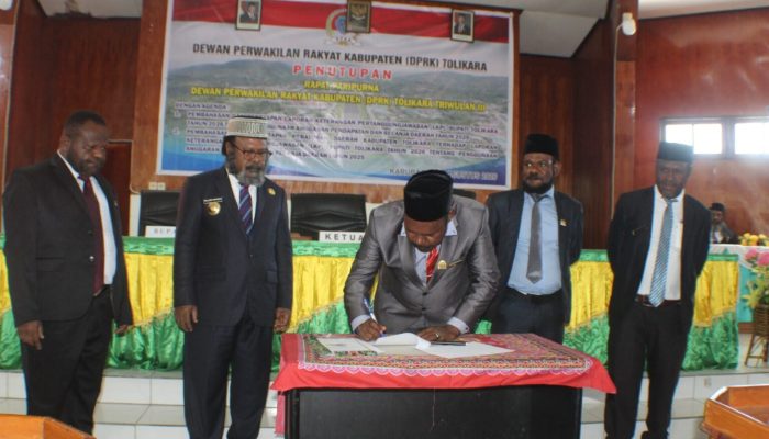 Hadiri Paripurna DPRK Tolikara, Bupati Willem Wandik Tegaskan Pentingnya Sinergi Eksekutif-Legislatif
