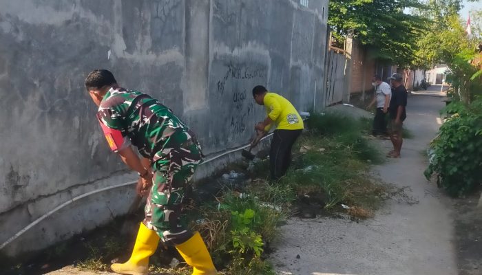 TNI-Polri dan Warga Gotong Royong Bersihkan Saluran Air Sepanjang 300 Meter di Kelurahan Jaya