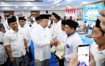 Selembar Sertipikat Menjaga Amanah Tanah Wakaf. 