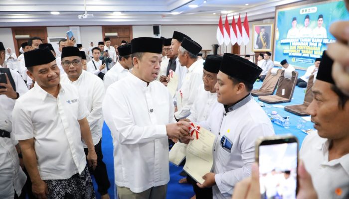 Selembar Sertipikat Menjaga Amanah Tanah Wakaf. 