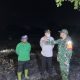 Tak Hanya Mengawal, Kapolres Sidrap Ikut Padamkan Api di Lahan Warga Lainungan