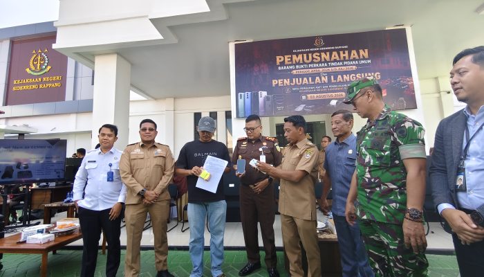 Lelang Barang Rampasan Kejari Sidrap Diserbu Warga, Hasil Penjualan Tembus Rp104,6 Juta Lampaui Nilai Limit