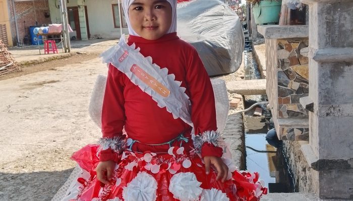 Raise Athiya Ahmad Tampil Cantik dengan Kostum Daur Ulang di Karnaval HUT RI ke-81