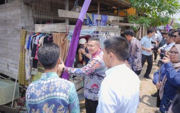 Wamen Ossy Serahkan Sertipikat bagi MBR di Kalsel, Dukung Penyediaan Rumah Layak Huni Lewat Legalitas Tanah. 
