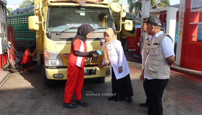 Ganjil-Genap Pengisian BBM Bersubsidi Mulai Berlaku di Sidrap, Wabup Pantau Langsung Sejumlah SPBU