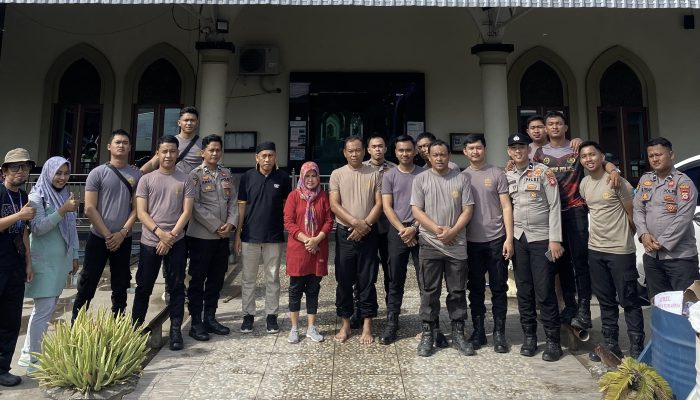 Bukan Hanya Jaga Kamtibmas, Polres Sidrap Peduli Kebersihan Masjid Lewat Gerakan Asri