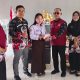 Haru ! Putri Handayani Kelas X SMAN 11 Sidrap Terima Beasiswa Pendidikan dari UPZ BAZNAS Sulsel