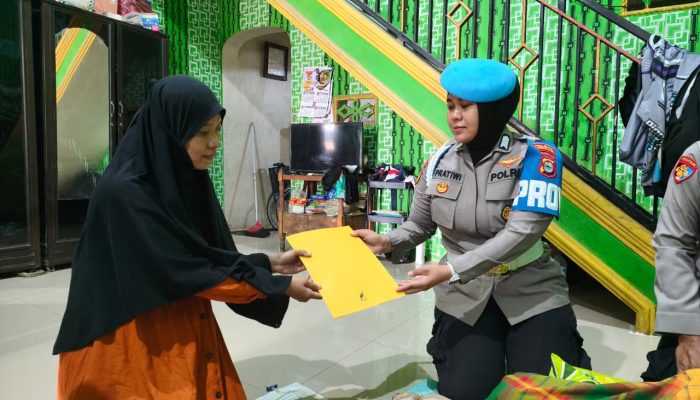 Sambut HUT ke-24 Propam Polri, Sipropam Polres Sidrap Bantu Lansia Lumpuh Akibat Stroke