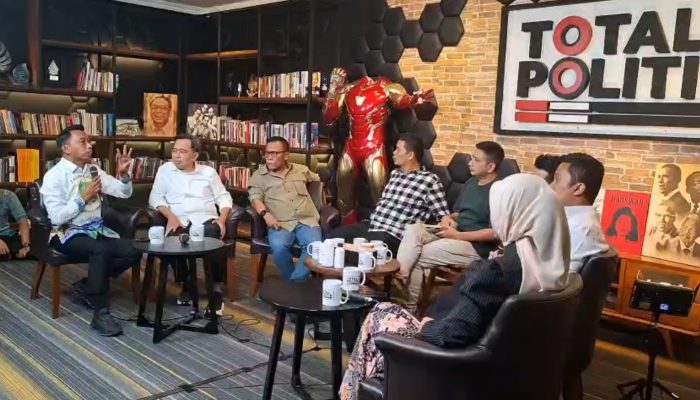 Dialog Total Politik, Bupati Sidrap Beberkan Strategi Pembangunan di Tengah Efisiensi Anggaran
